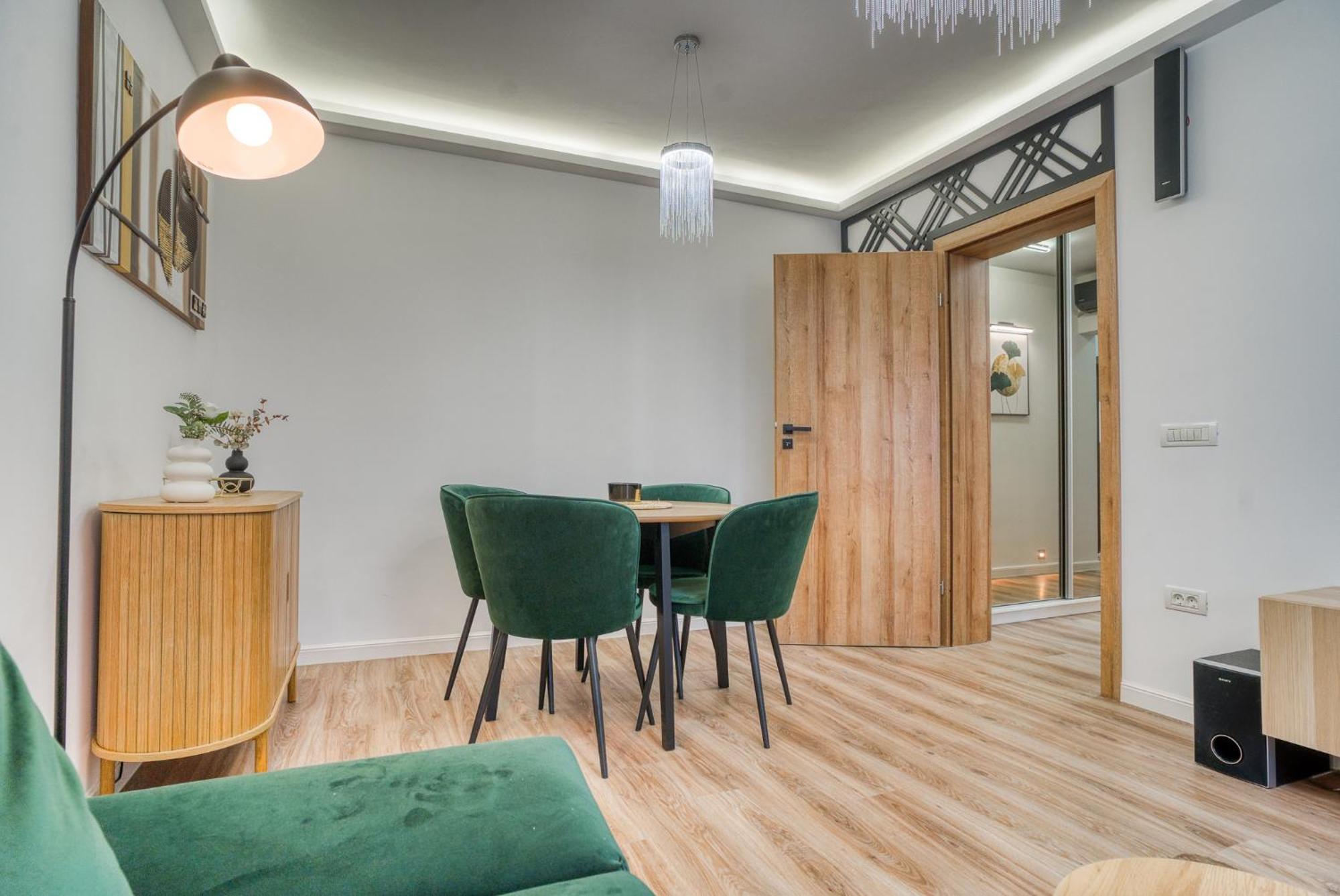 City Chic Retreat: Newly Renovated 1Br Apartment Bucharest Exterior photo
