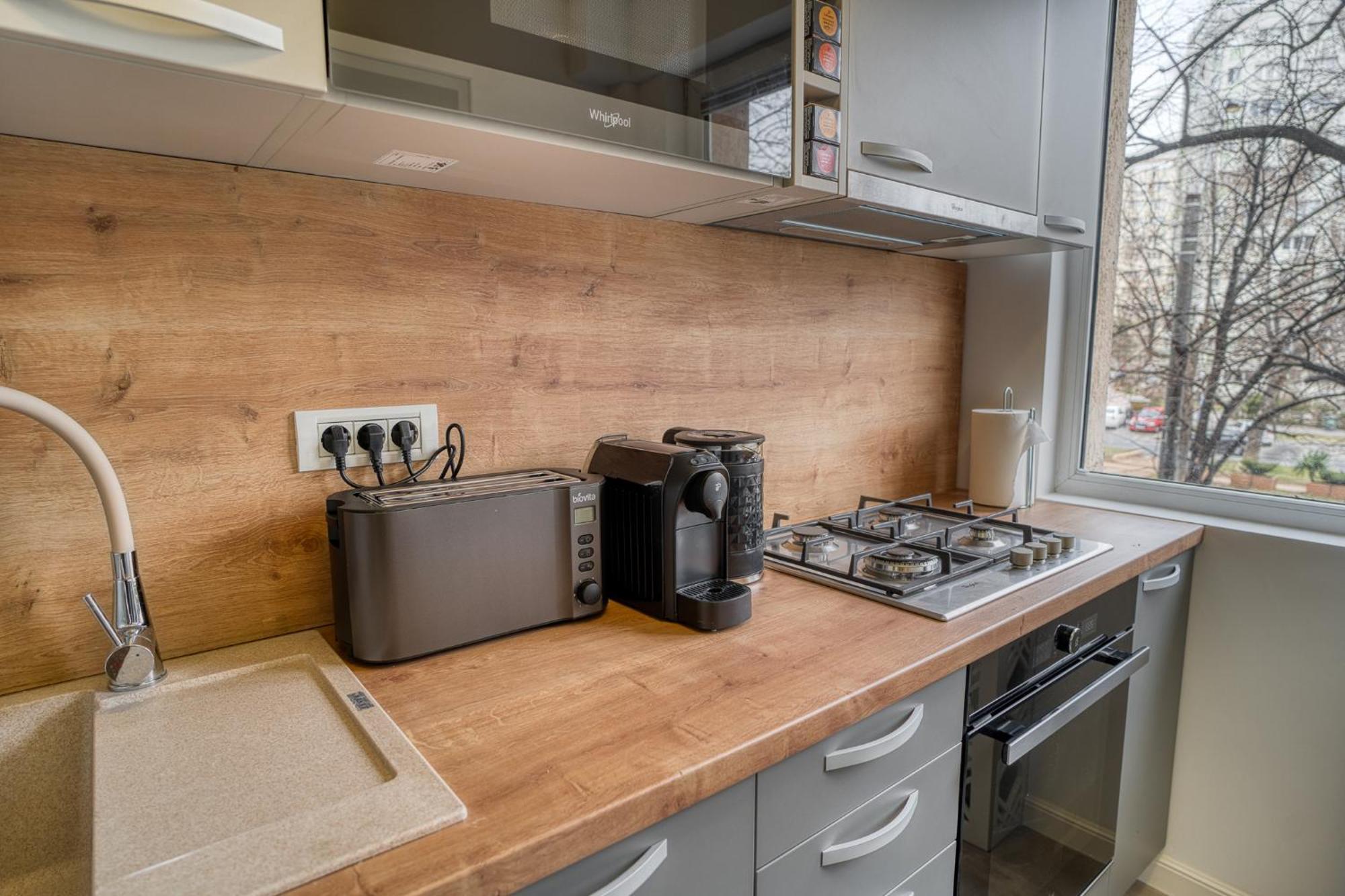 City Chic Retreat: Newly Renovated 1Br Apartment Bucharest Exterior photo